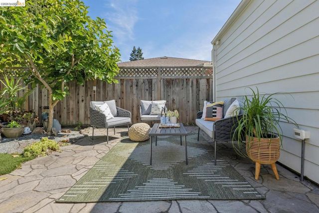 833 Rodney DR, San Leandro, CA 94577