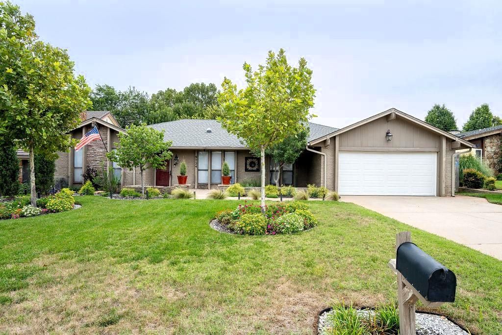 9724 Briarcreek Drive, Oklahoma City, OK 73162