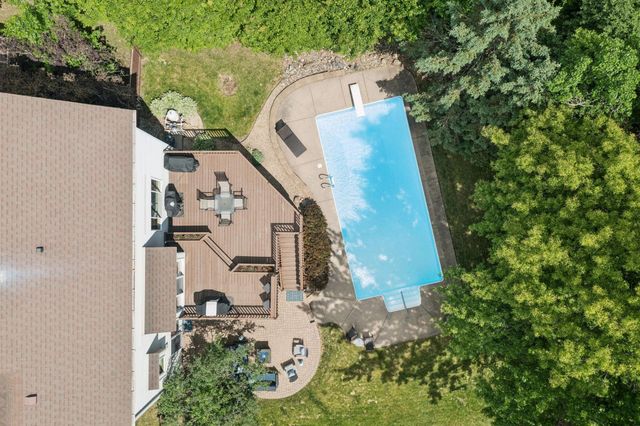 2478 Timber Court E, Maplewood, MN 55119