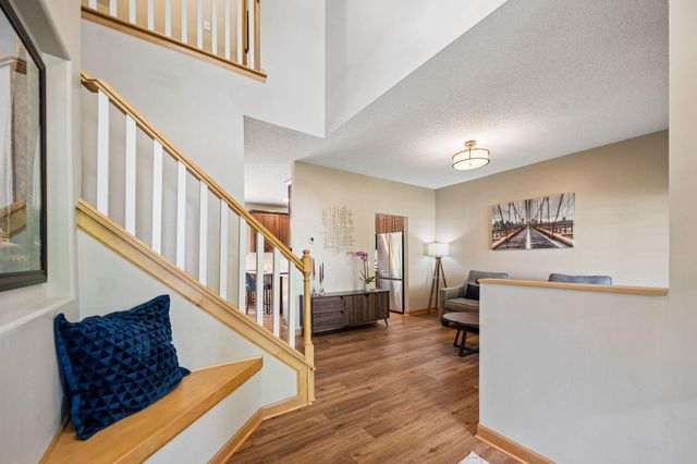 2478 Timber Court E, Maplewood, MN 55119