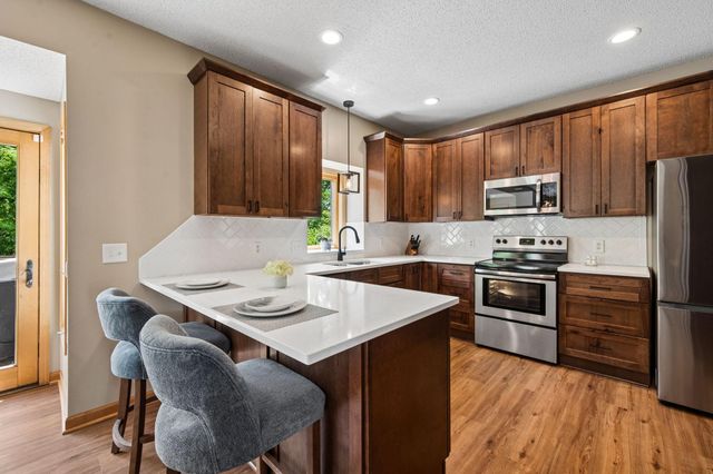 2478 Timber Court E, Maplewood, MN 55119
