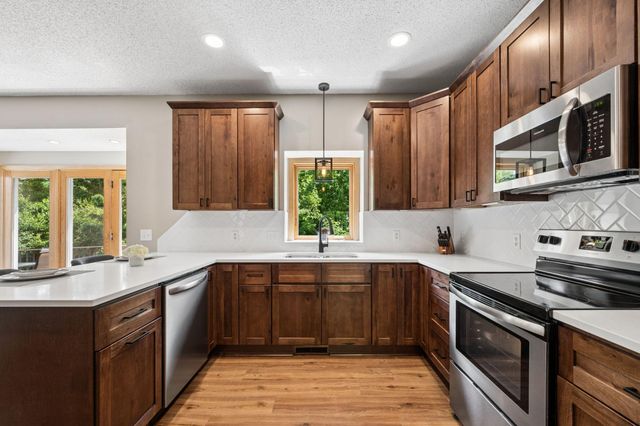 2478 Timber Court E, Maplewood, MN 55119