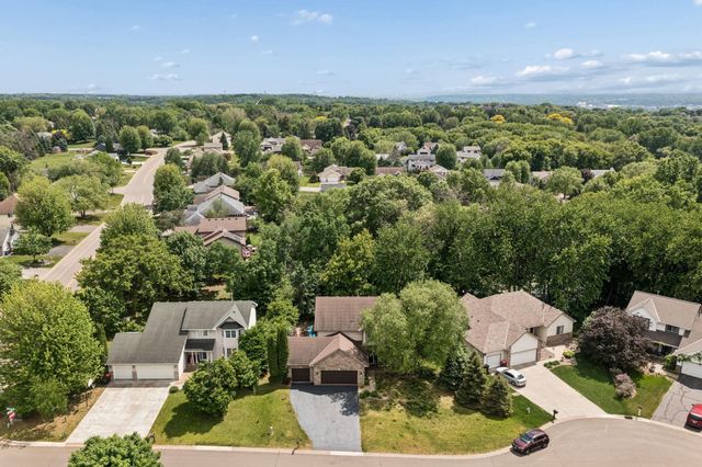 2478 Timber Court E, Maplewood, MN 55119