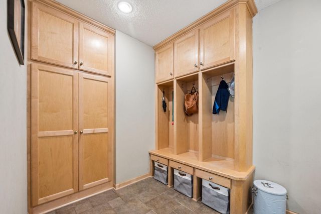 2478 Timber Court E, Maplewood, MN 55119