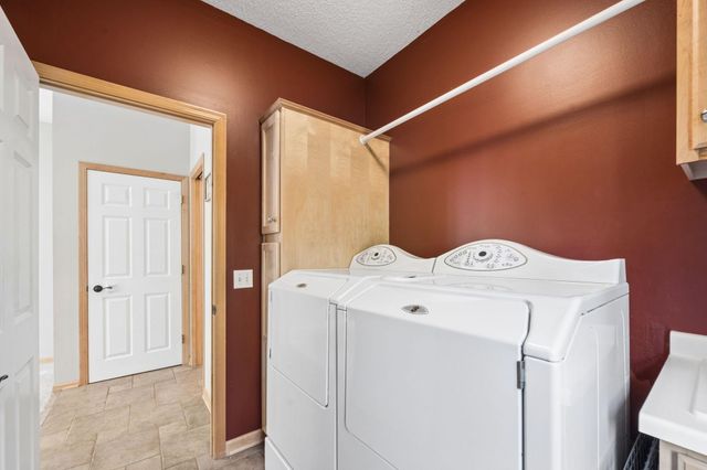 2478 Timber Court E, Maplewood, MN 55119