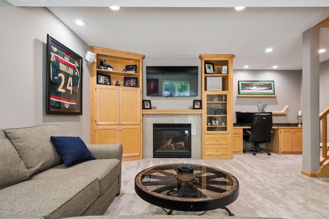 2478 Timber Court E, Maplewood, MN 55119