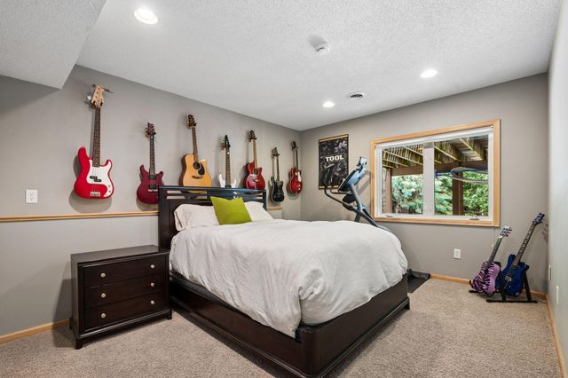 2478 Timber Court E, Maplewood, MN 55119