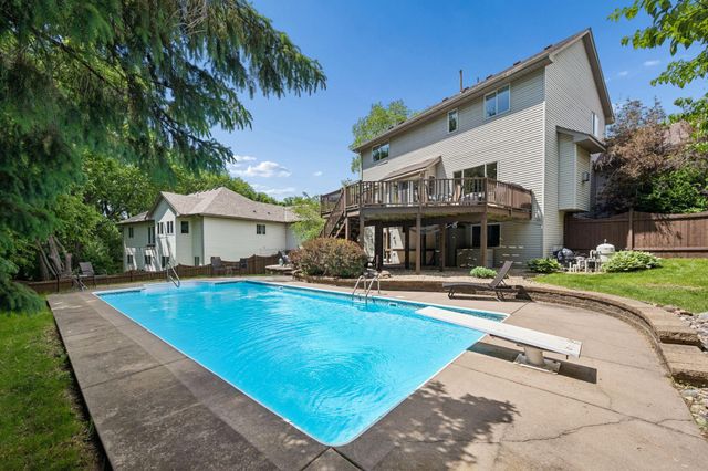 2478 Timber Court E, Maplewood, MN 55119