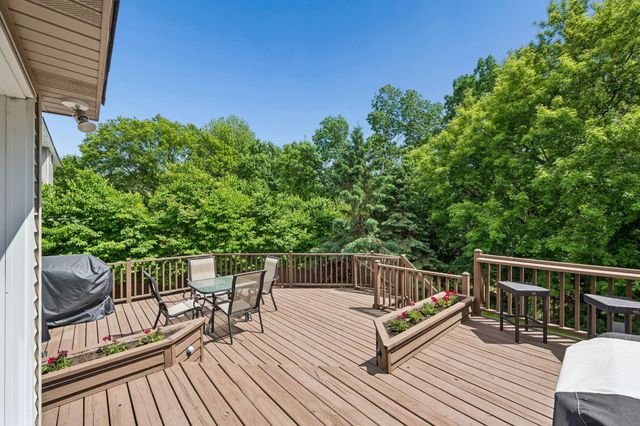 2478 Timber Court E, Maplewood, MN 55119