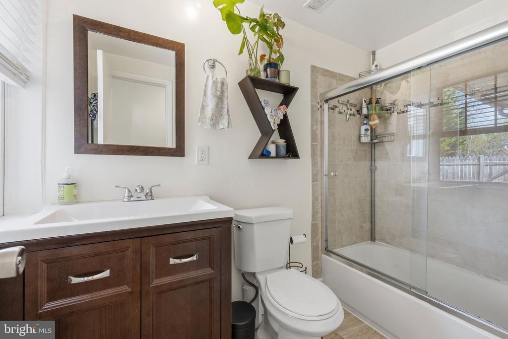 Image 12 of property listing at 465 W SOUTH ST, Frederick, MD 21701