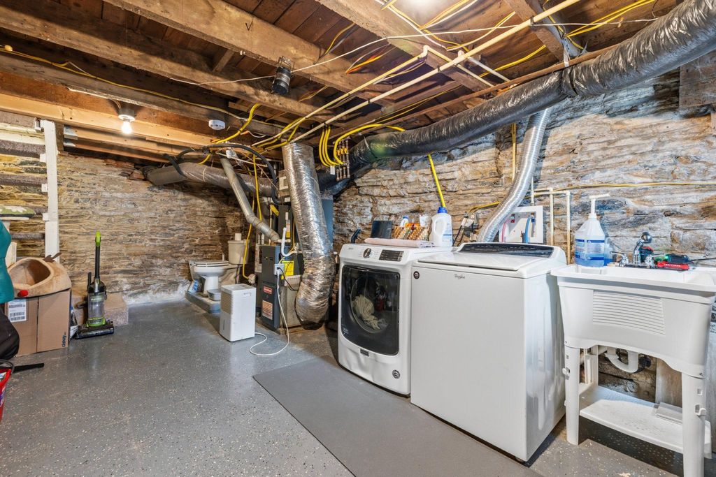 Image 23 of property listing at 465 W SOUTH ST, Frederick, MD 21701