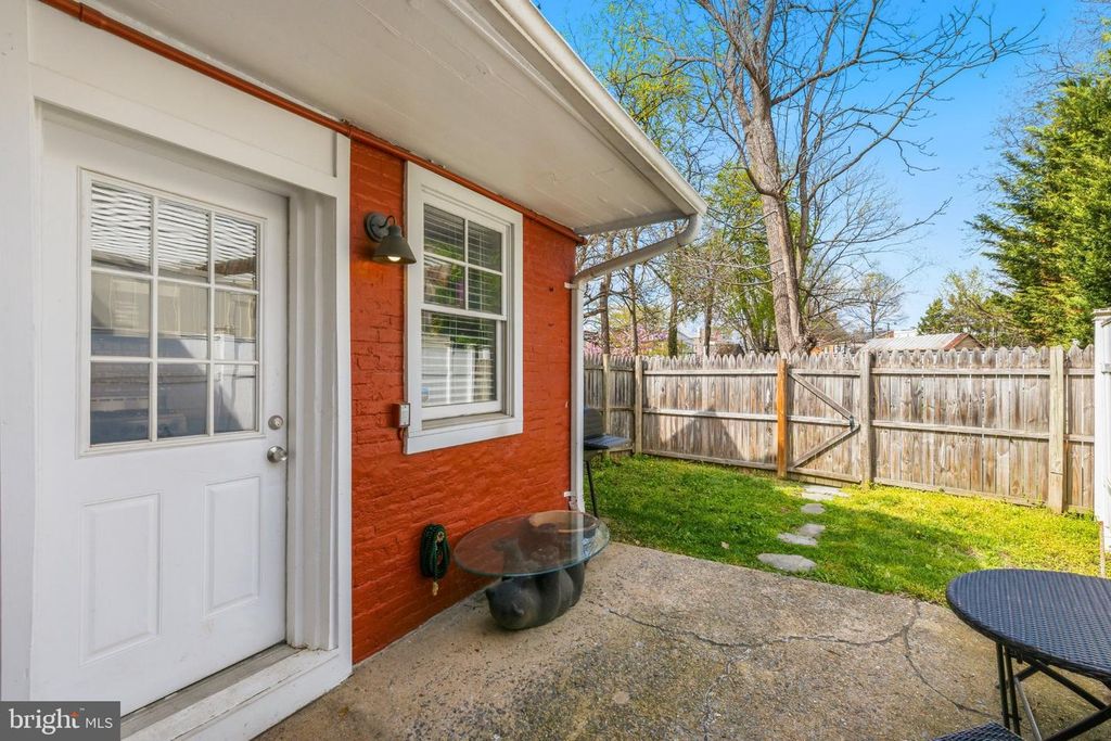 Image 27 of property listing at 465 W SOUTH ST, Frederick, MD 21701