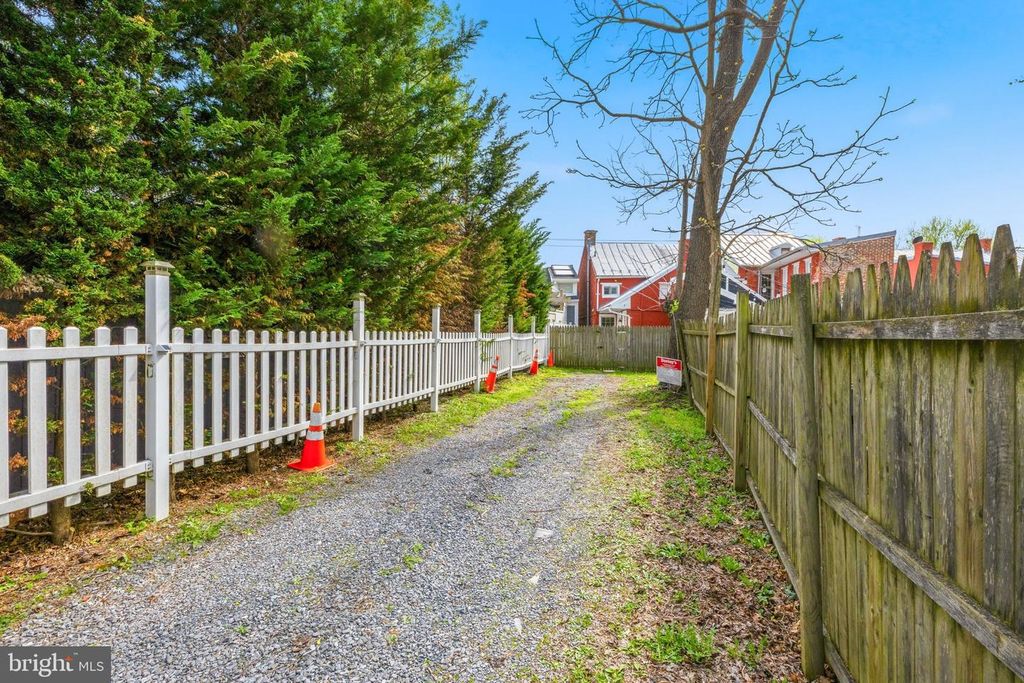 Image 32 of property listing at 465 W SOUTH ST, Frederick, MD 21701