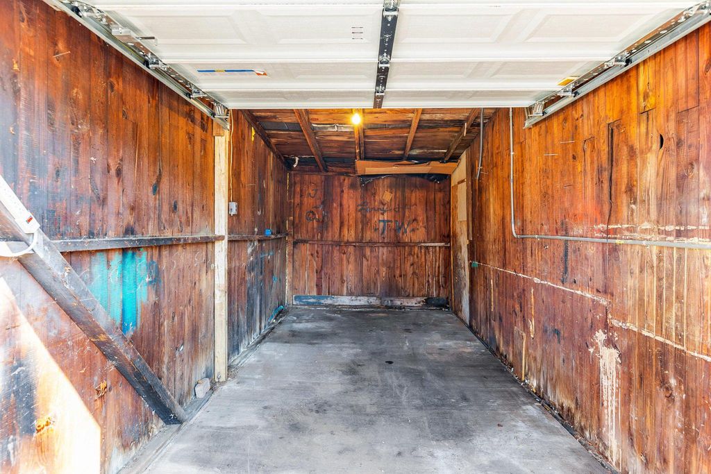 Image 5 of property listing at 465 W SOUTH ST, Frederick, MD 21701