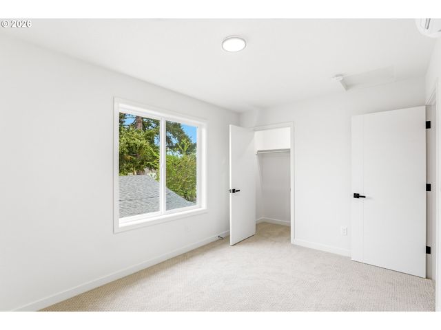 6790 Se INSLEY St 1, Portland, OR 97206