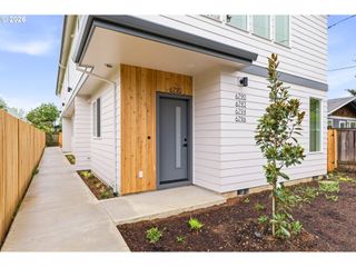6790 Se INSLEY St 1, Portland, OR 97206
