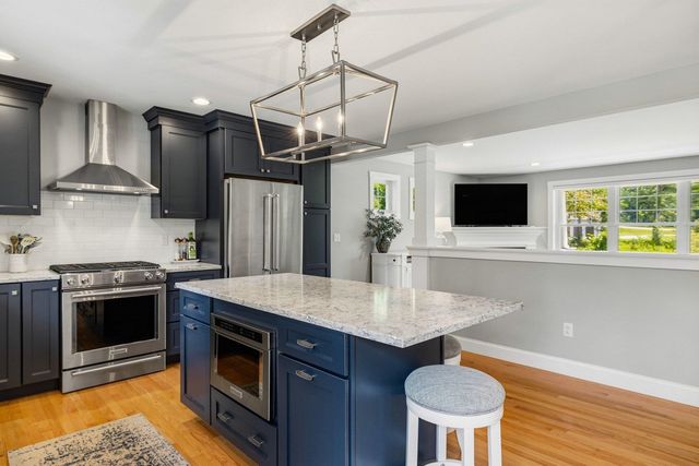 4 Betty Lane, Stratham, NH 03885