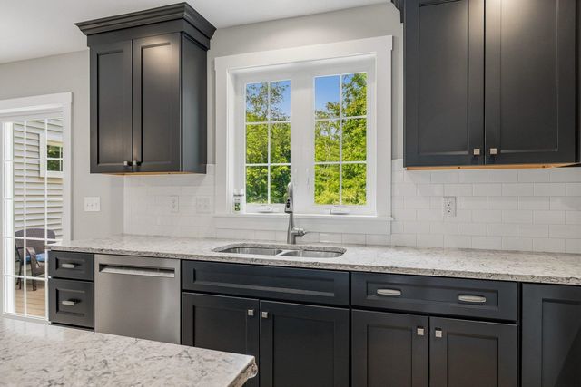 4 Betty Lane, Stratham, NH 03885