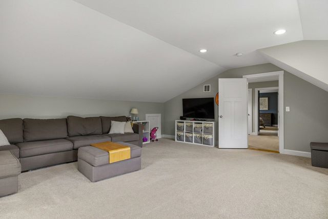 4 Betty Lane, Stratham, NH 03885