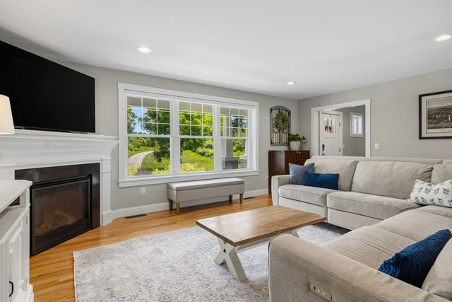 4 Betty Lane, Stratham, NH 03885