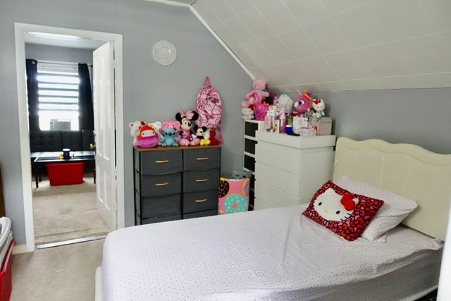 5 Vernon St, Holyoke, MA 01040