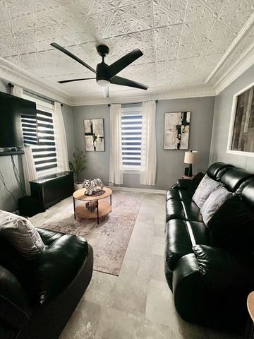 5 Vernon St, Holyoke, MA 01040