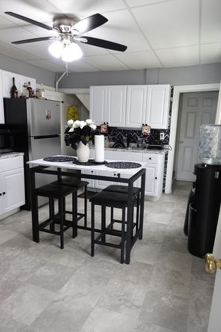 5 Vernon St, Holyoke, MA 01040