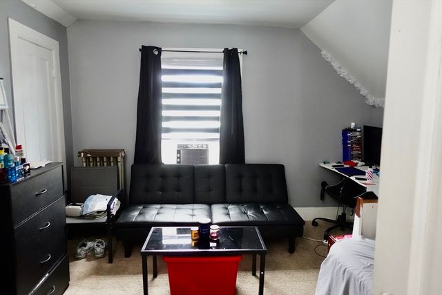 5 Vernon St, Holyoke, MA 01040