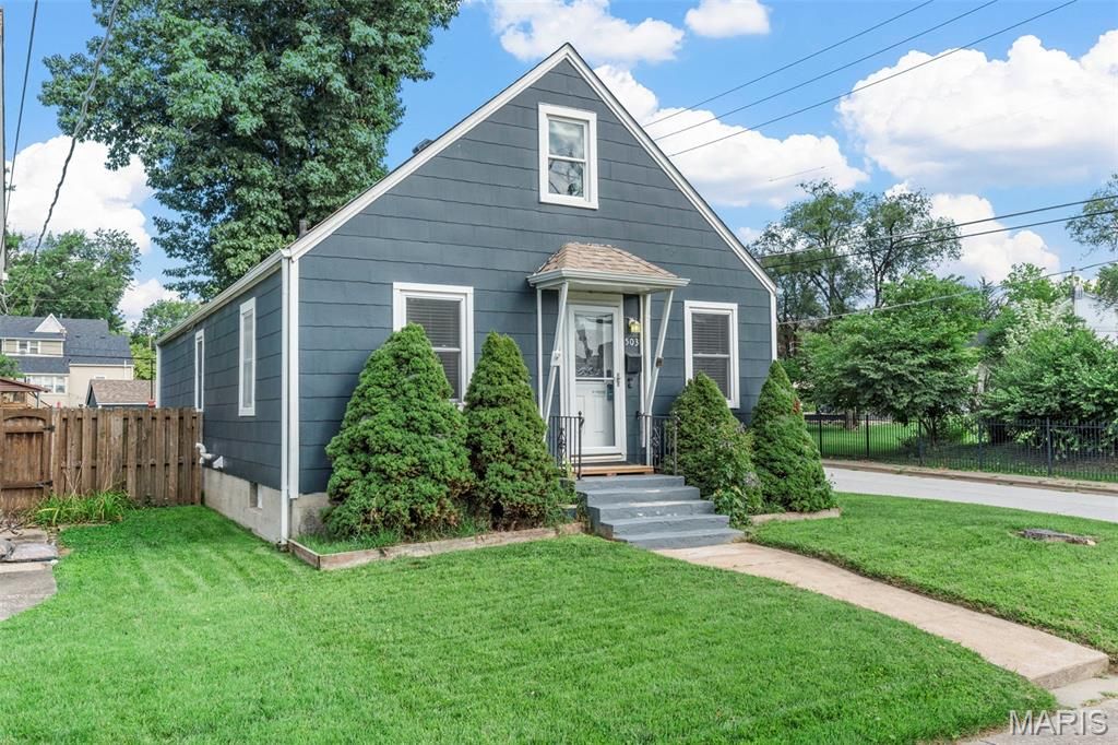 503 S Benton Avenue, St Charles, MO 63301