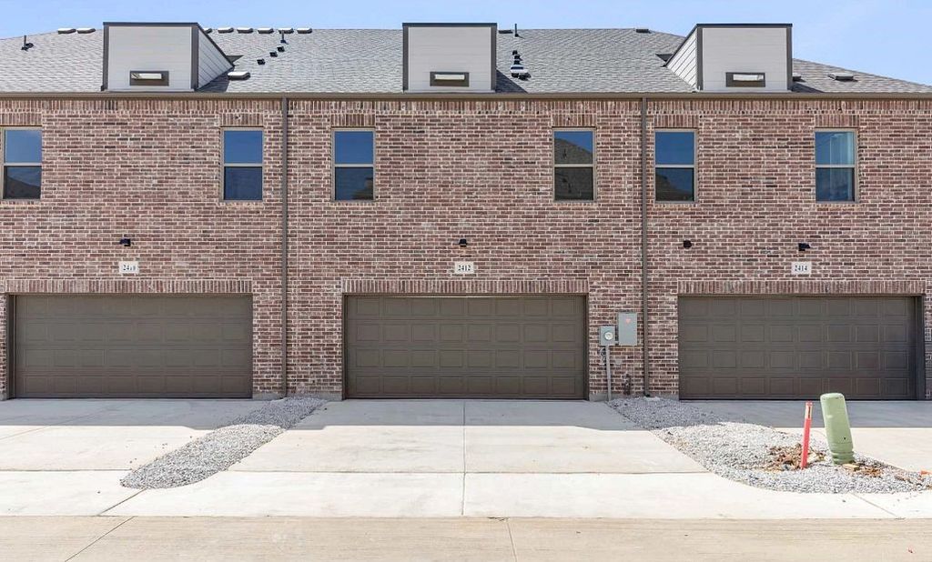 623 Blue Ridge Drive, Mansfield, TX 76063 — photo 2