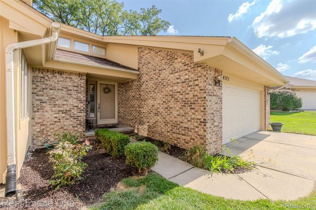 4575 Fairway Court, Waterford Charter Township, MI 48328