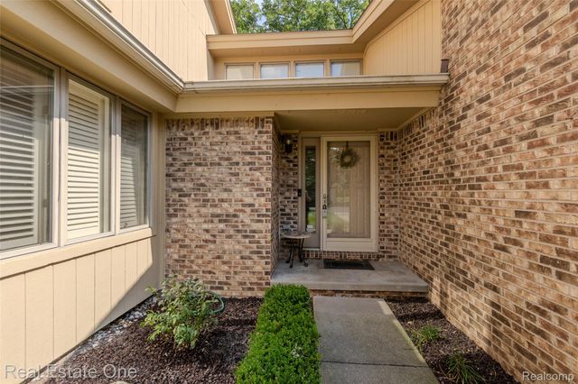 4575 Fairway Court, Waterford Charter Township, MI 48328