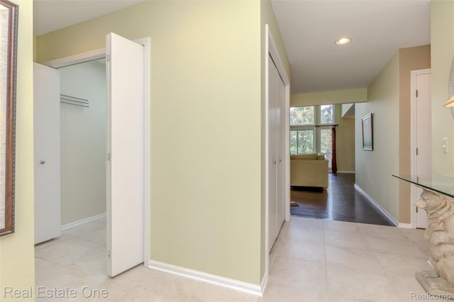 4575 Fairway Court, Waterford Charter Township, MI 48328