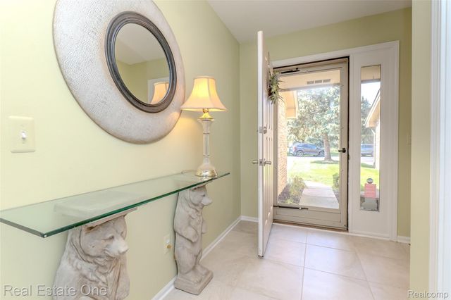 4575 Fairway Court, Waterford Charter Township, MI 48328