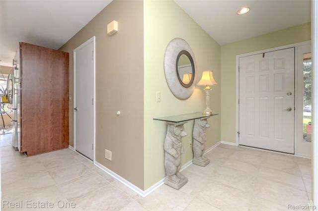 4575 Fairway Court, Waterford Charter Township, MI 48328