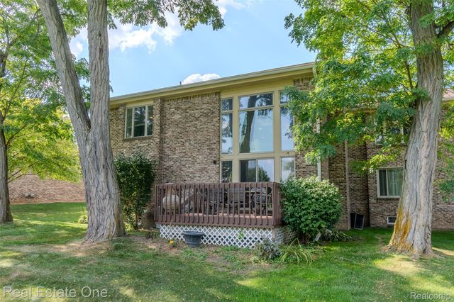 4575 Fairway Court, Waterford Charter Township, MI 48328
