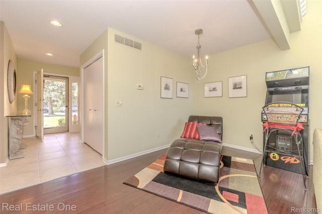 4575 Fairway Court, Waterford Charter Township, MI 48328