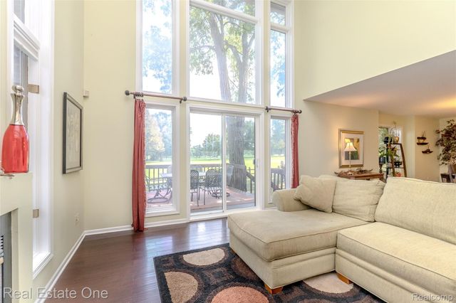 4575 Fairway Court, Waterford Charter Township, MI 48328