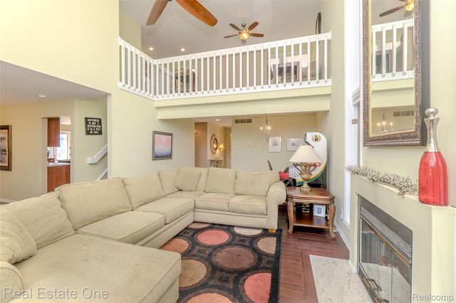 4575 Fairway Court, Waterford Charter Township, MI 48328