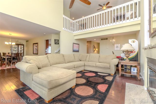4575 Fairway Court, Waterford Charter Township, MI 48328