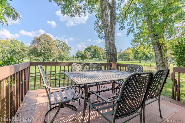 4575 Fairway Court, Waterford Charter Township, MI 48328