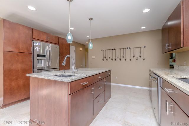 4575 Fairway Court, Waterford Charter Township, MI 48328