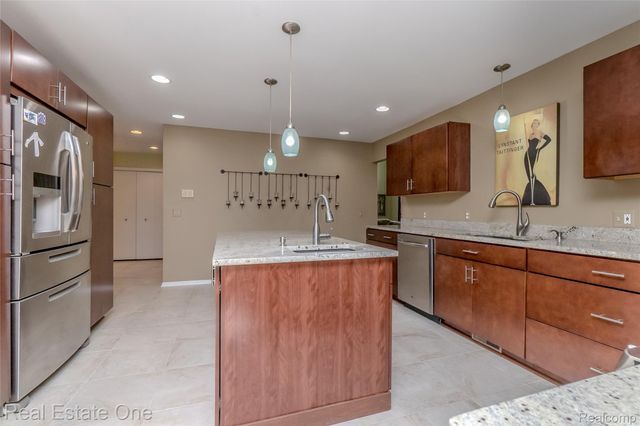 4575 Fairway Court, Waterford Charter Township, MI 48328