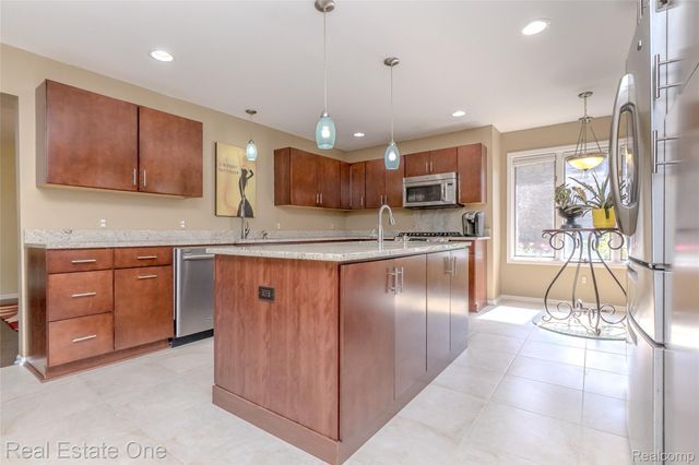 4575 Fairway Court, Waterford Charter Township, MI 48328