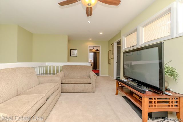 4575 Fairway Court, Waterford Charter Township, MI 48328