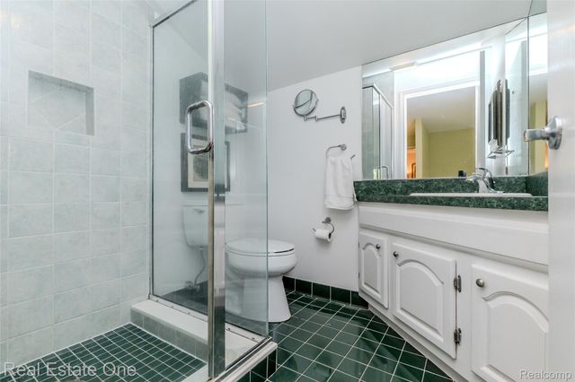 4575 Fairway Court, Waterford Charter Township, MI 48328