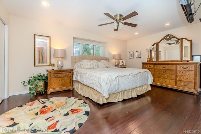 4575 Fairway Court, Waterford Charter Township, MI 48328