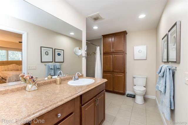 4575 Fairway Court, Waterford Charter Township, MI 48328