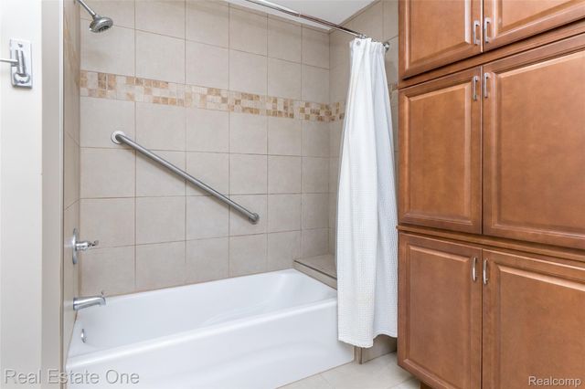 4575 Fairway Court, Waterford Charter Township, MI 48328