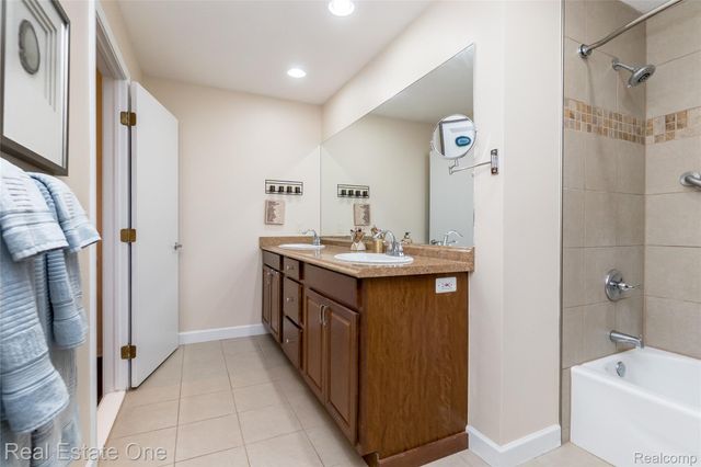 4575 Fairway Court, Waterford Charter Township, MI 48328